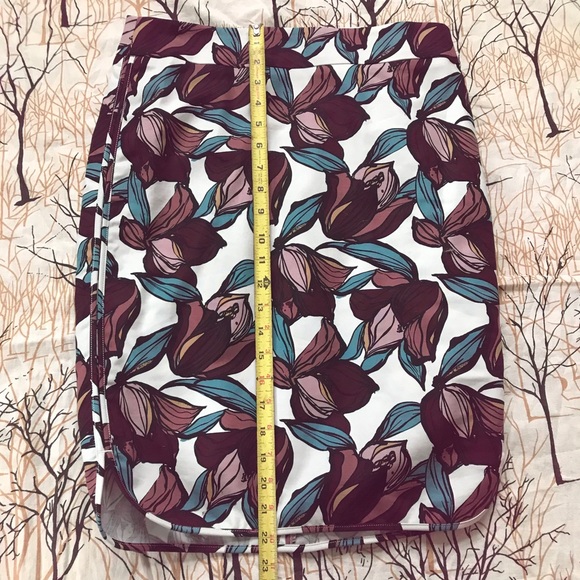 HP🎉 NWOT LOFT Gorgeous Floral Pencil Skirt Size 6 - Picture 12 of 13
